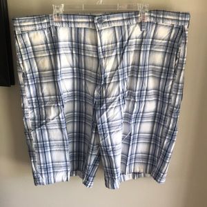 NWOT! Wrangler Men’s flat front plaid (white, navy, and blue) shorts
